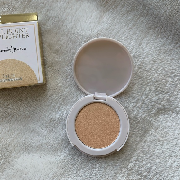 Coloured Raine Highlighter in Selfie - Picture 4 of 6